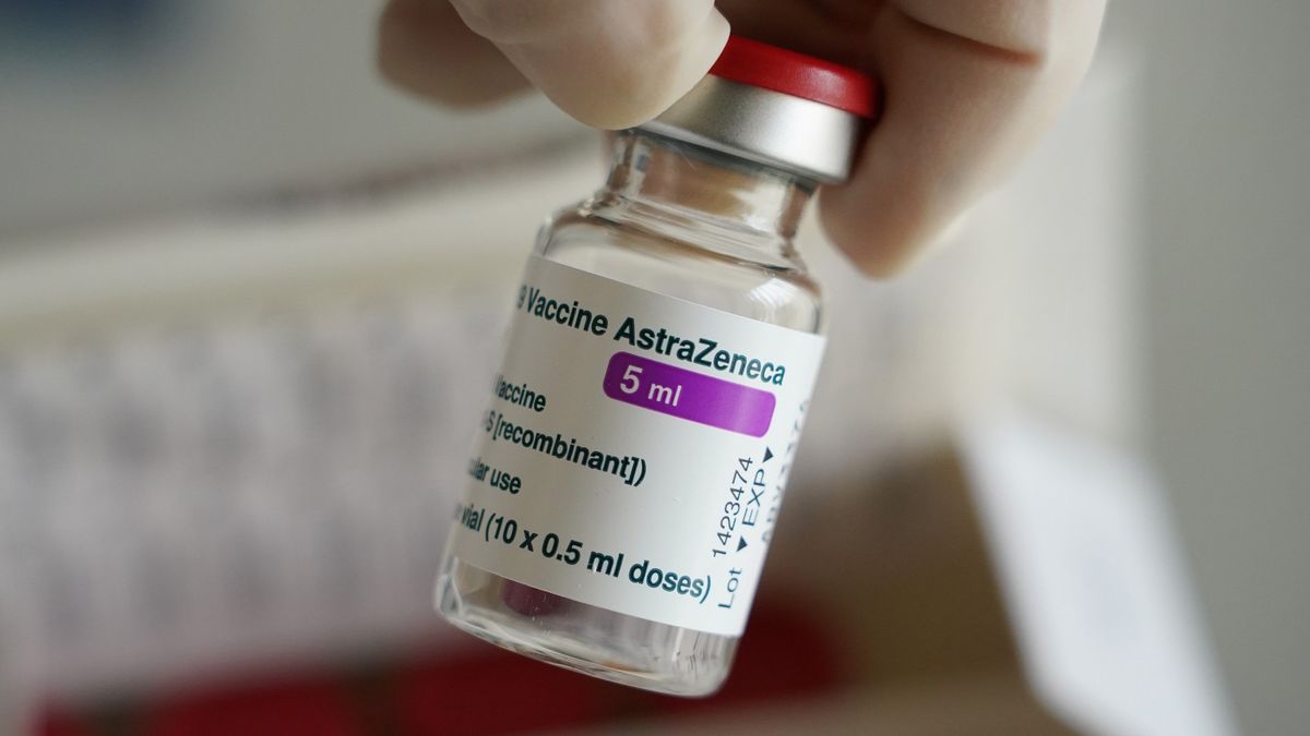 Vakcinolog o AstraZenece: Je to varování, očkování bych ale nezastavoval